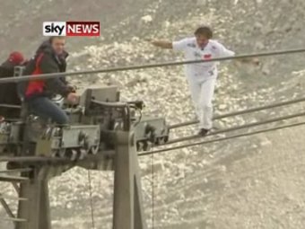Фредди Нок поднимается на Цугшпитце. Кадр телеканала Sky News