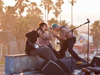 Red Hot Chili Peppers, ���� �� �������� ������ �� Facebook