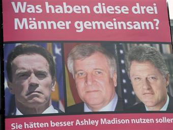 Рекламный плакат AshleyMadison с Хорстом Зеехофером. Фото ©AP