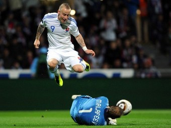    -  7  2011 .  ©AFP
