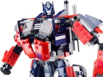 Трансформер Оптимус Прайм, фото с сайта Hasbro