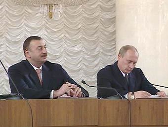 Владимир Путин и Ильхам Алиев в президиуме второго съезда Всероссийского азербайджанского конгресса. Кадр ''Первого канала''