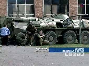 Штурм школы в Беслане. Кадр ТК "Россия"
