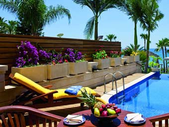 ���������� ����� "������" � ���������. ���� � ����� amathus-hotels.com